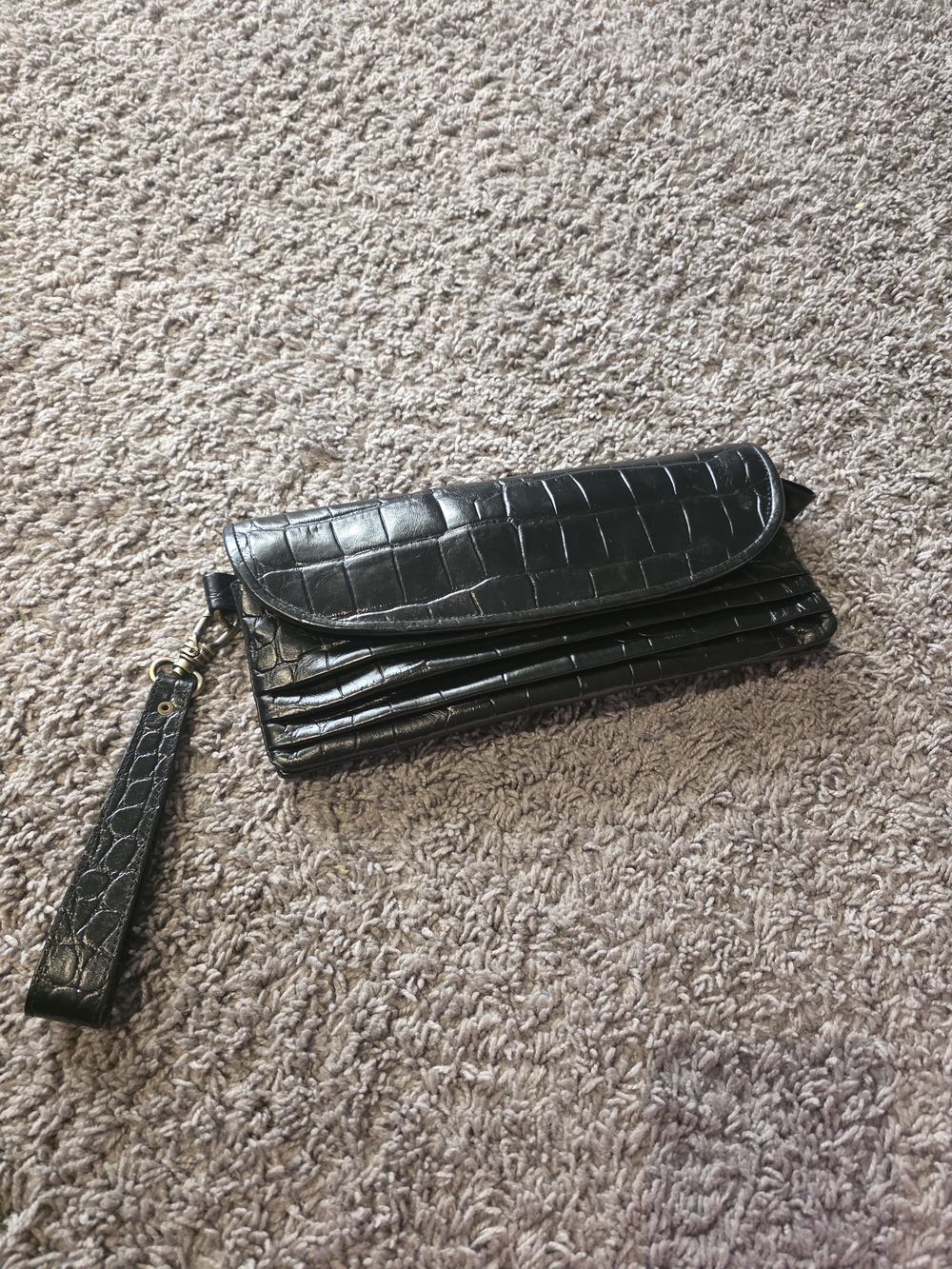 Classic Black Croc-Embossed Wristlet Clutch - Unbranded